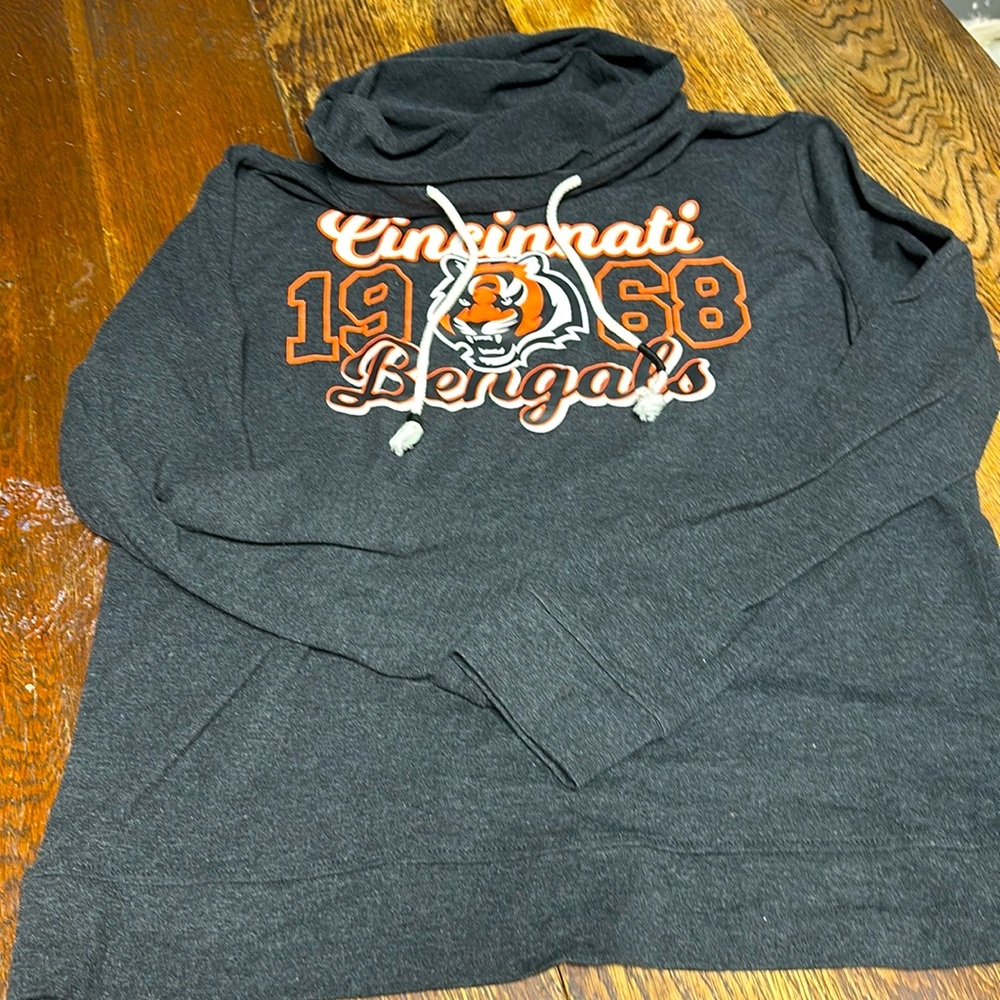 Women’s Cincinnati Bengals sweatshirt.